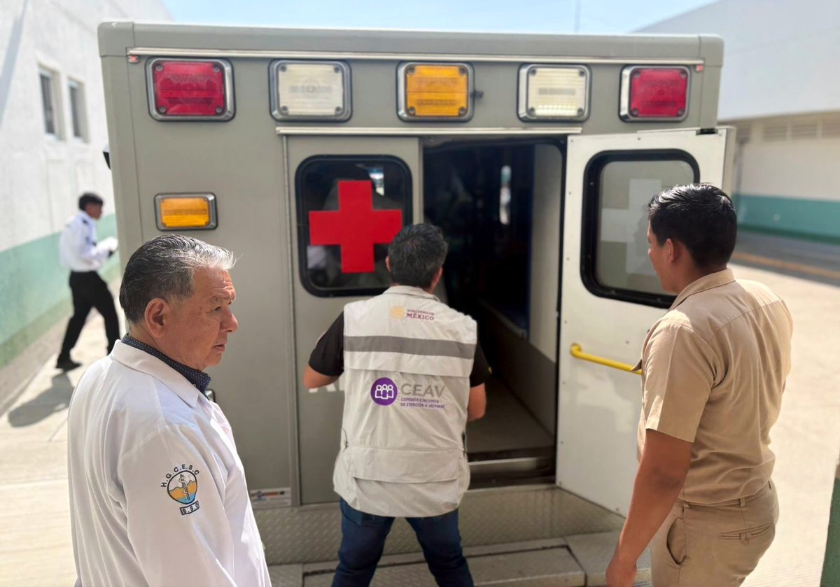 arturomedinap's tweet image. Durante las labores de apoyo del @GobiernoMX en #Oaxaca, hemos visitado, junto con la titular de la @CEAVmex, @Yuriddhh, y los equipos de trabajo, a las personas que reciben atención en diversos hospitales, así como a las familias de quienes resultaron afectados por el accidente…