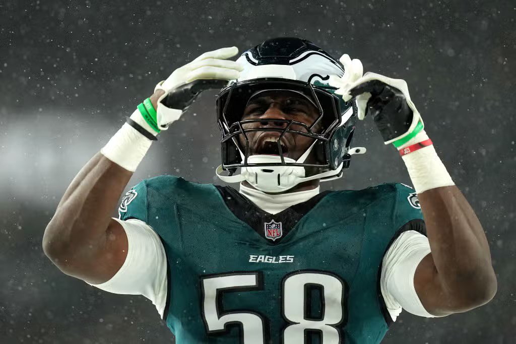 QuayLJones3's tweet image. Jalyx Hunt is the first #Eagles player since Seth Joyner  (1991, 1992) with 6+ sacks, 3+ INT, and 1+ fumble recoveries in a season #FlyEaglesFly