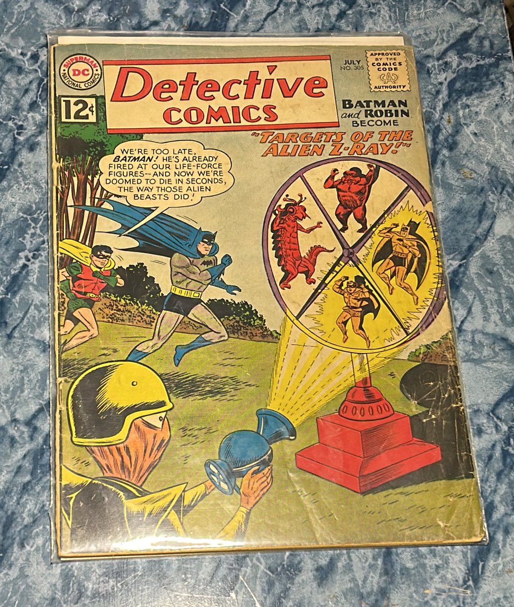 This week’s  #WOWCotW is this cool cover on an early Detective Comics issue with Batman and Robin