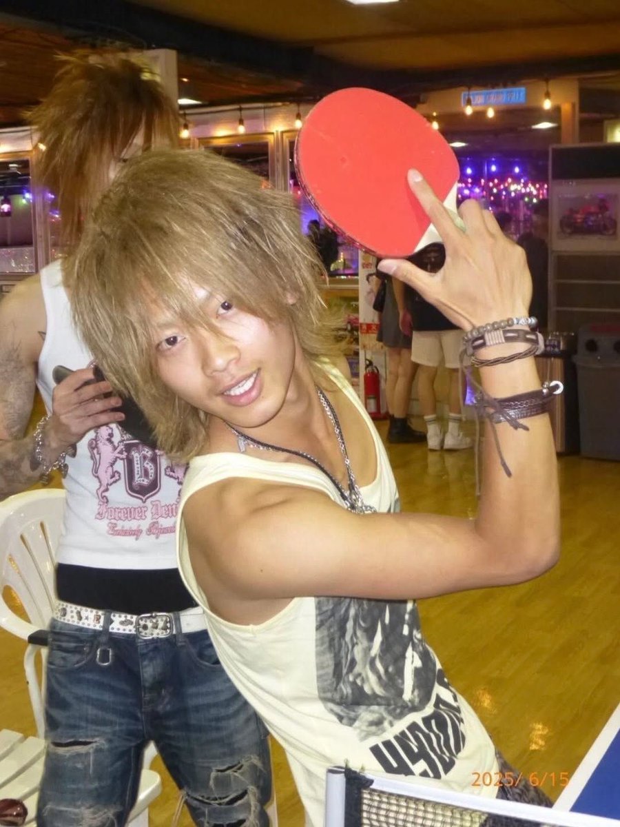 Gyaru is a Japanese fashion movement that emerged in the 90s as a rejection against traditional and conservative Japanese beauty standards  

Gyaru embraces deep tans, bleached or brightly dyed hair, dramatic makeup, decorated nails, heavily accessorized and colorful outfits