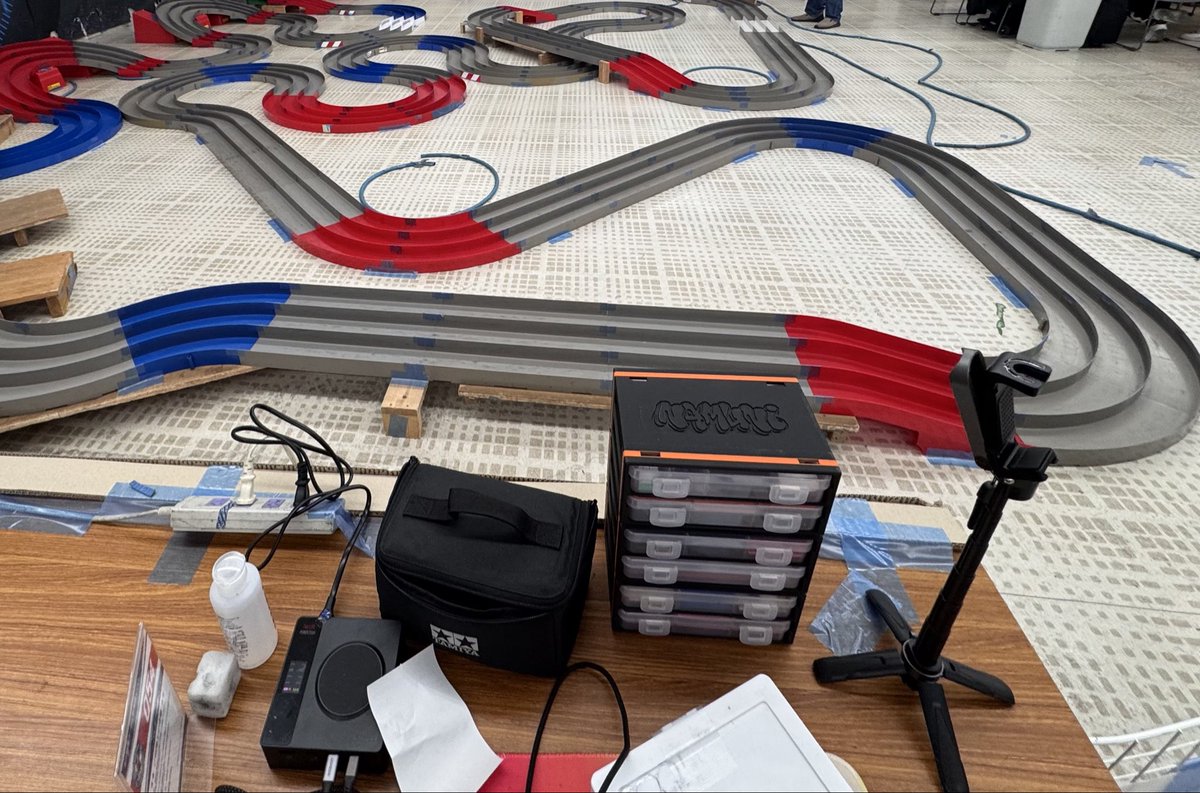 namoni0419's tweet image. @gattsufactory さんに
作ってもらった収納ケースもう最高☆
自分の名前をいれてくれるし
好きな色にしてくれるし
オーダーにも親身にだし
ピット机も常にキレイ☆
ムダを無くす!!
マシンにも言い聞かせたい｡｡｡

#ミニ四駆
#ふたとま
#shikiri
#コンパクト
#タイヤ
#パーツ
#mini4wd
#カインズ