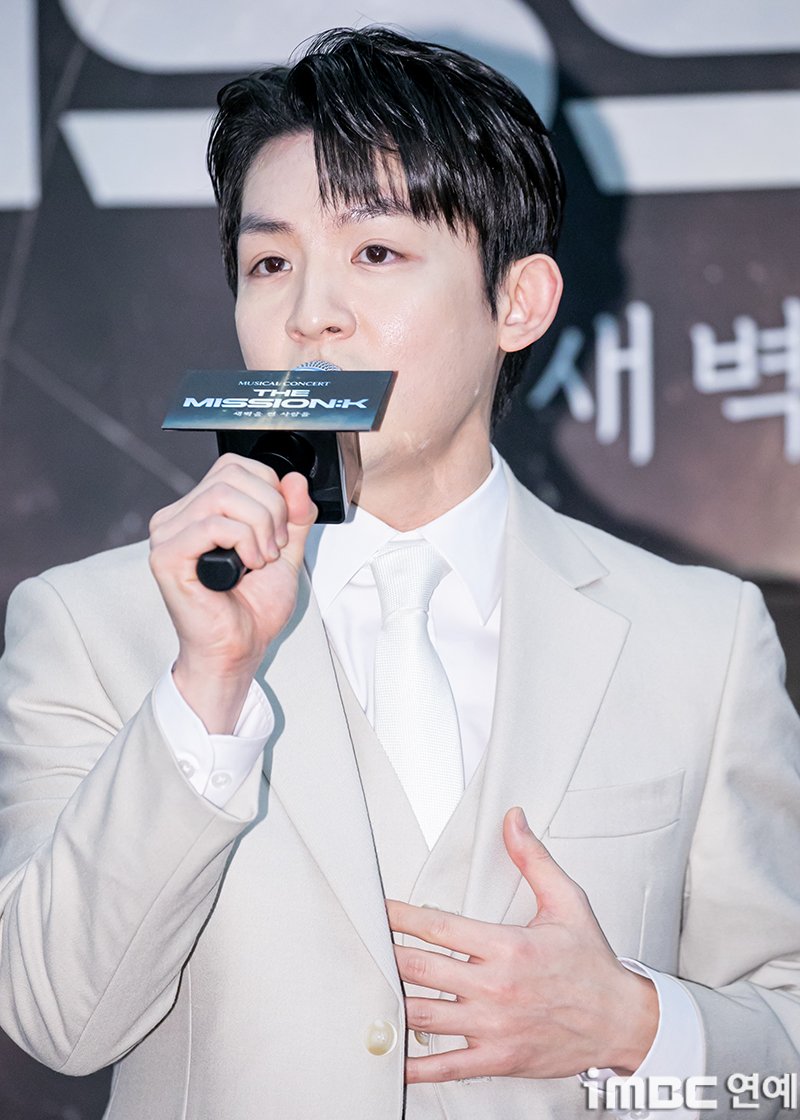 [포토] 리키, 감미로운 목소리 
#더미션K_뮤지컬콘서트 #리키 #RICKY #기자간담회_260105 [iMBC 연예]

‘더 미션:K’는 조선에 도착한 네 명의 청년이 의료와 교육의 기틀을 다져온 여정을 토크쇼 형식과 K-POP 퍼포먼스로 풀어낸 작품.

‘더 미션:K’는 세종문화회관 대극장에서 1월 30일부터 2월