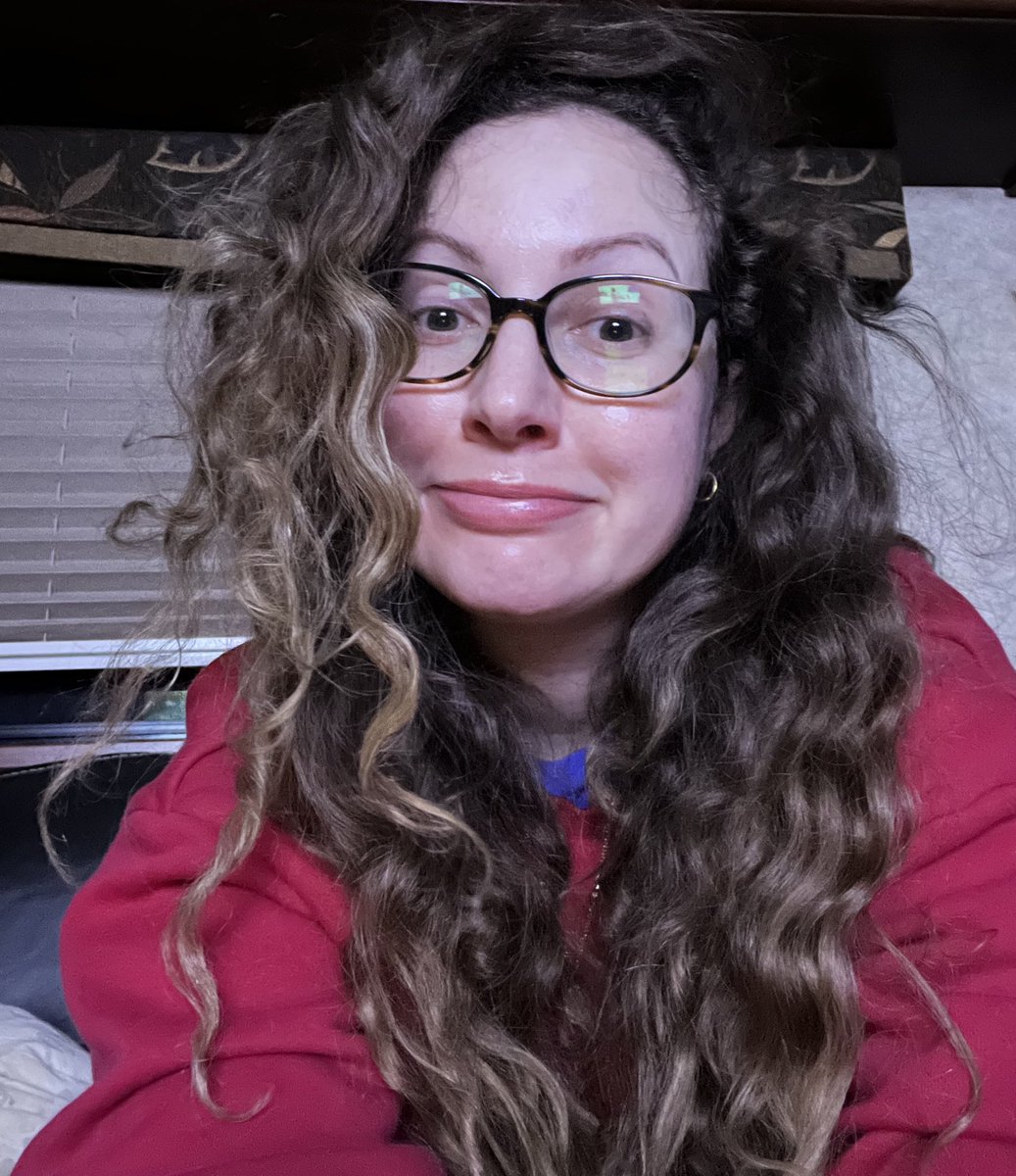 queen_bee337's tweet image. Crazy hair - haha but I don’t care. 
Bigger lips courtesy of my mouth guards and Aquaphor so don’t @ me. 
J is back to school sleeping with a sound of snore. 
Me - ha! Wide awake. Decided to come watch Real Housewives of Salt Lake City and will sleep on the sofa sleeper 🤣🤣🤣