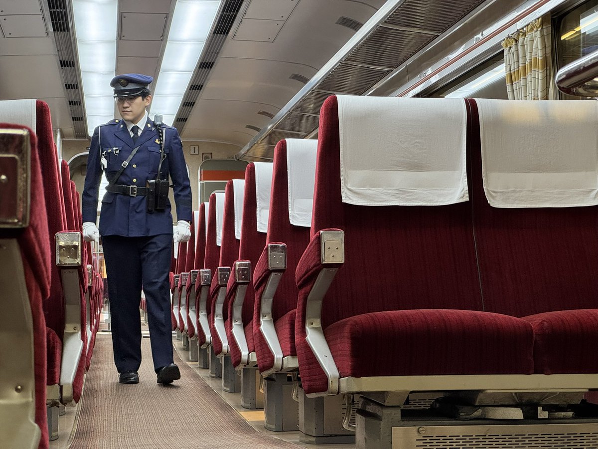 鉄道公安職員 ※事業者様の許可を得て撮影