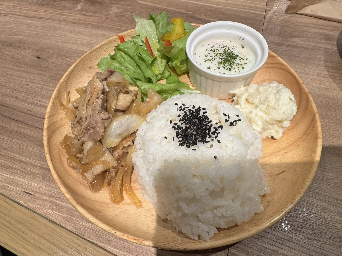 生姜焼き定食 バランス◎！ 生姜焼き定食🍖🍚】 甘辛い生姜ダレが食欲をそそる【生姜