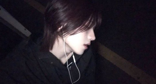 요즘관심잇는남성을소개합니다
아이덴티티 예스위아 이청명

키 185에 03인데 무려 >>군필<<