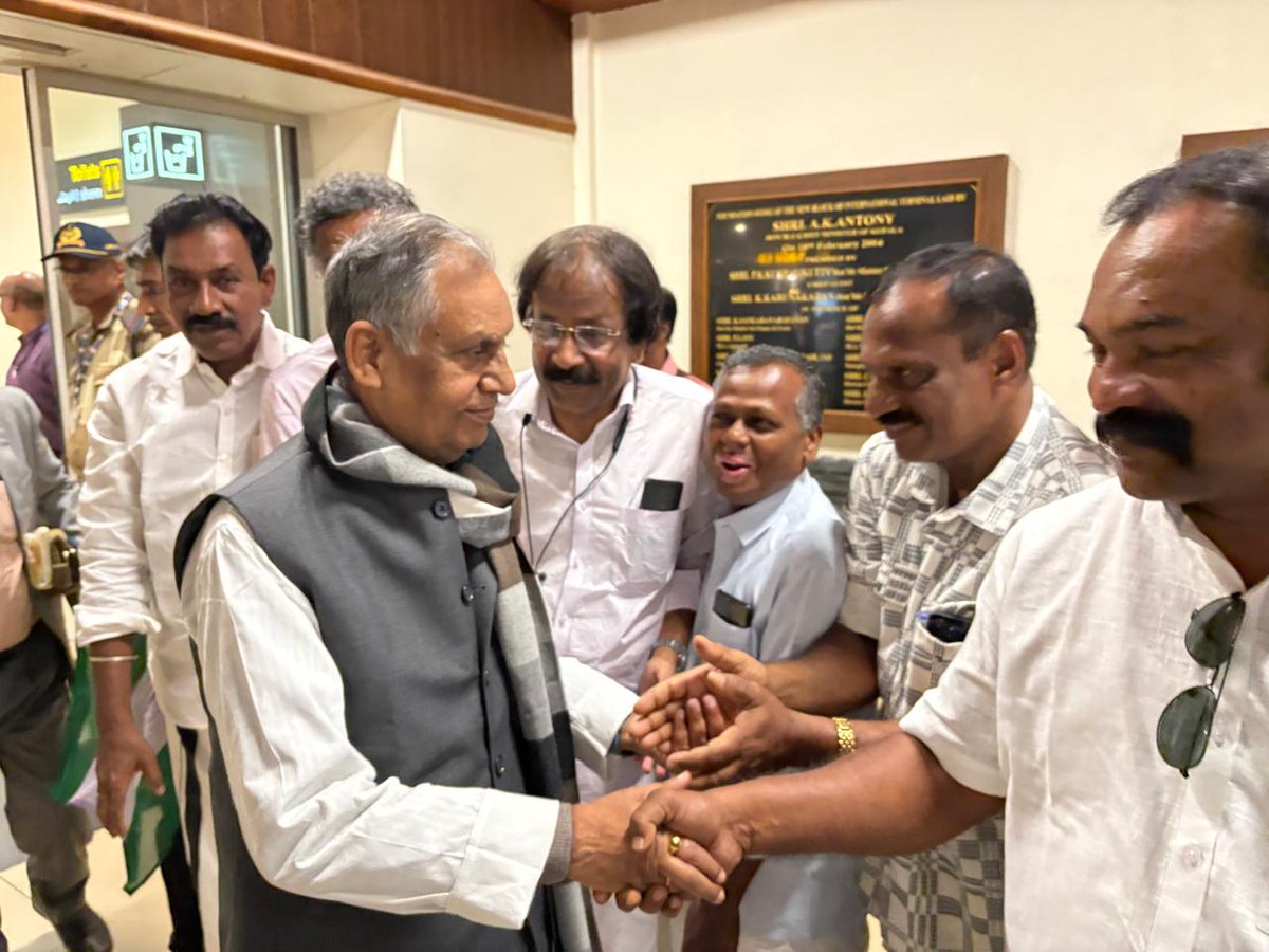 RNK_Thakur's tweet photo. कोच्चि, केरल पहुँचने पर जनता दल (यूनाइटेड) के समर्पित कार्यकर्ताओं द्वारा मेरा आत्मीय एवं उत्साहपूर्ण स्वागत किया गया। यह स्नेह और विश्वास संगठन की मजबूती तथा कार्यकर्ताओं की ऊर्जा को और सशक्त करता है।

#JDU #JanataDalUnited #Kochi #Kerala #PartyWorkers #OrganisationalStrength https://t.co/72WFFD4zlW