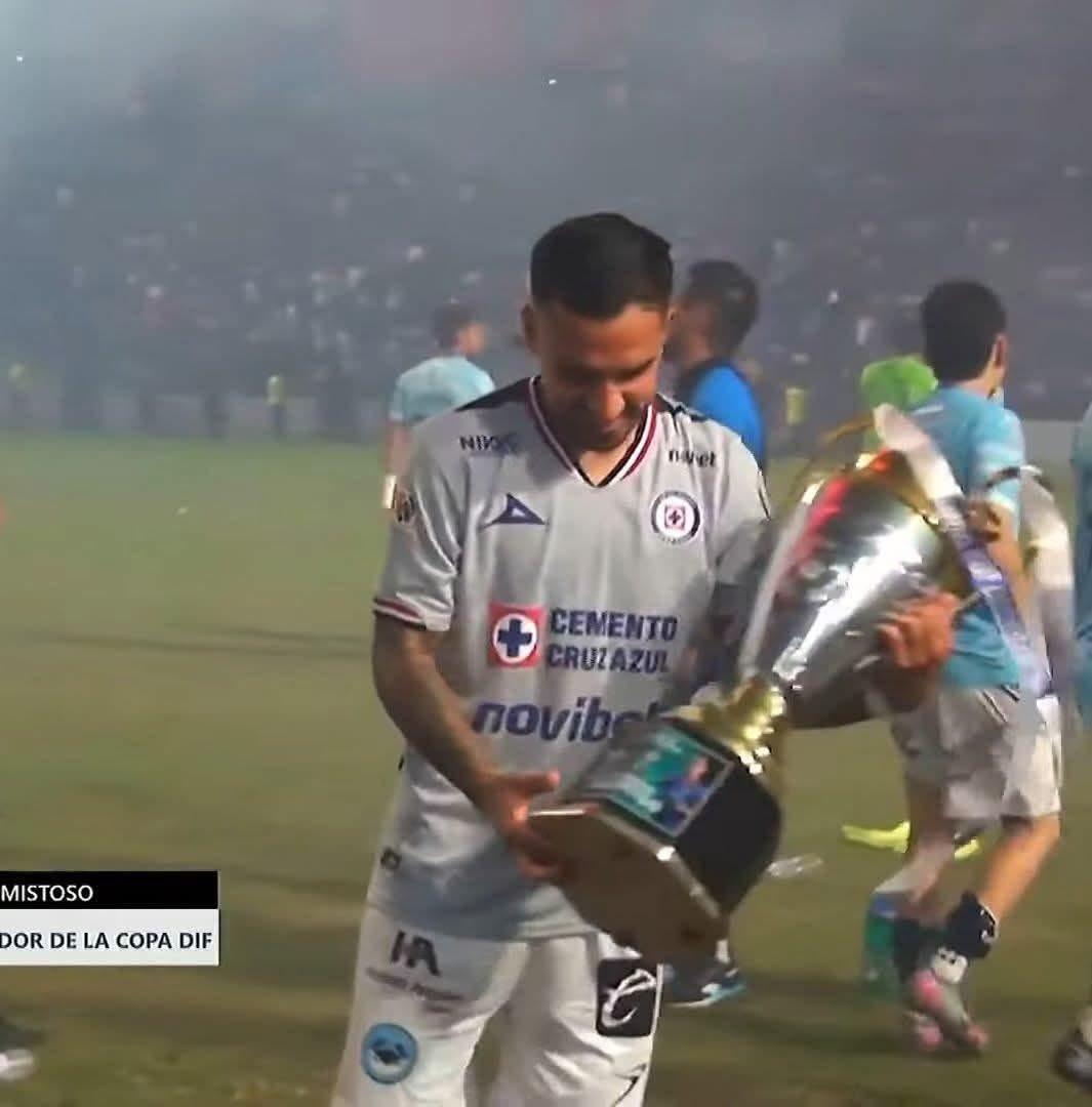 <a href="/MrAzul97/">Mateo</a> La primera copa ganada de Lacramon