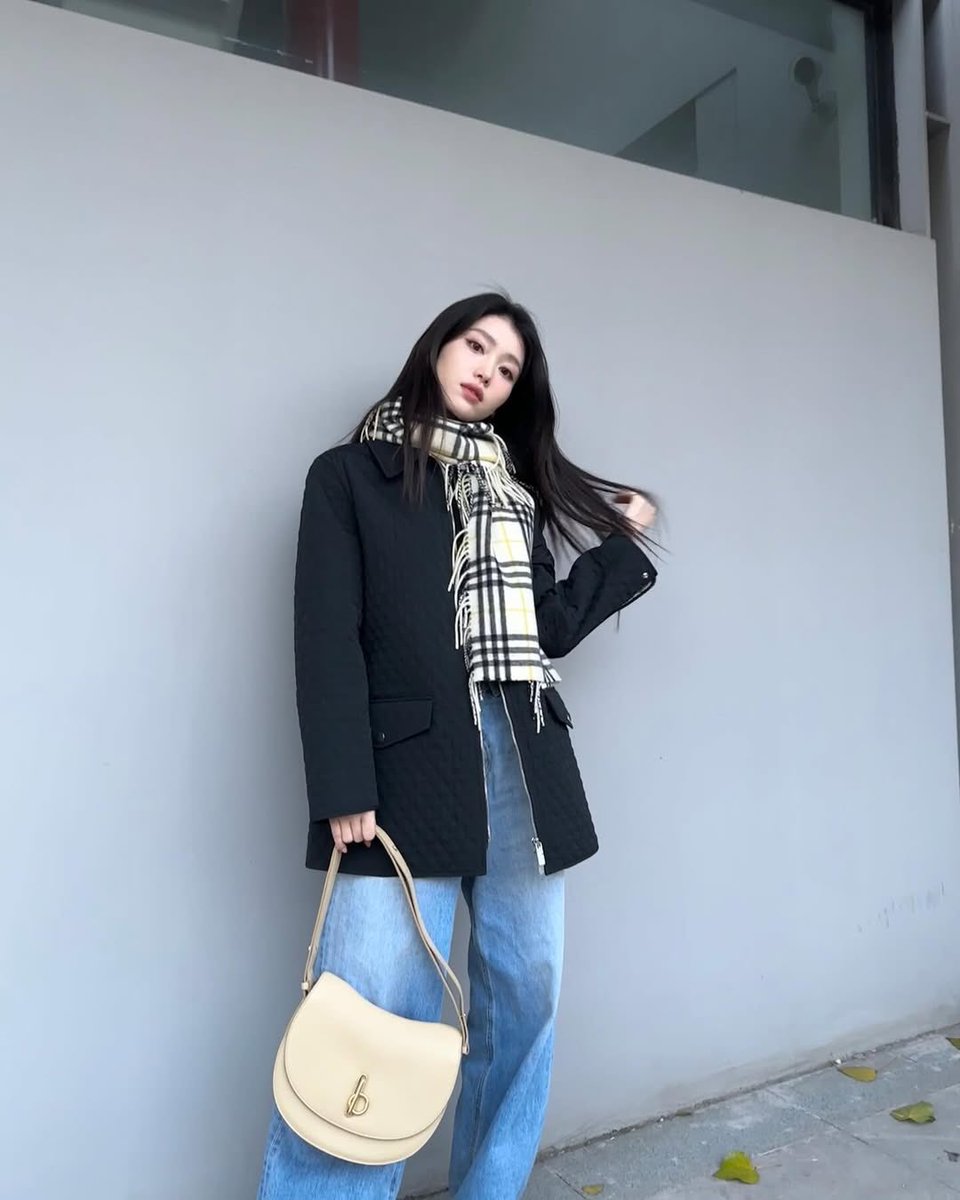 sxtlogs's tweet photo. she's such a burberry baby 😆

XIAOTING FOR BURBERRY BEAUTY
#XIAOTINGxBURBERRY https://t.co/rjNckgB9ZO