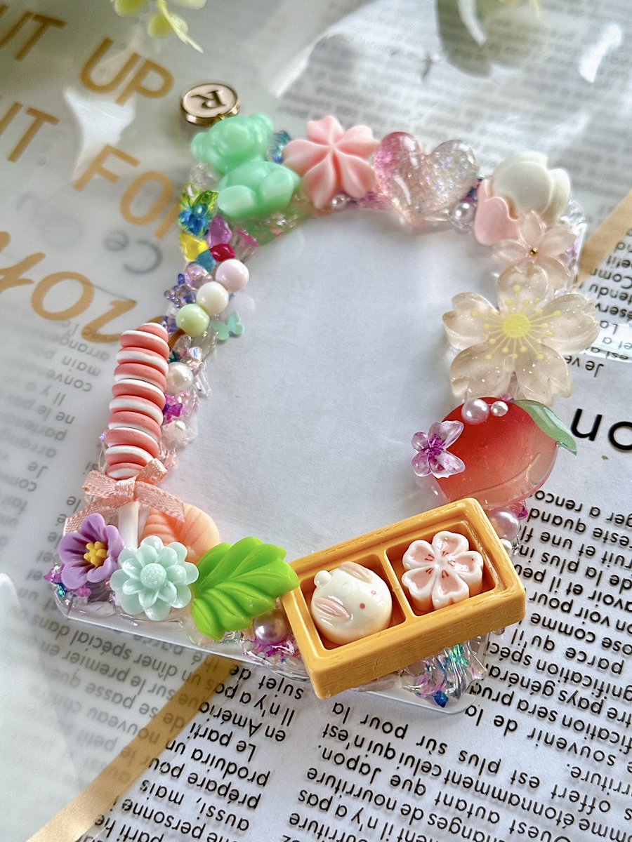 DecoAi's tweet photo. 春待ちうさぎのデコトレカケース🍡🐇🌸
サイズ：B8

#デコトレカケース #ホイップデコ #デコパーツ https://t.co/Qpgtq2hsZu