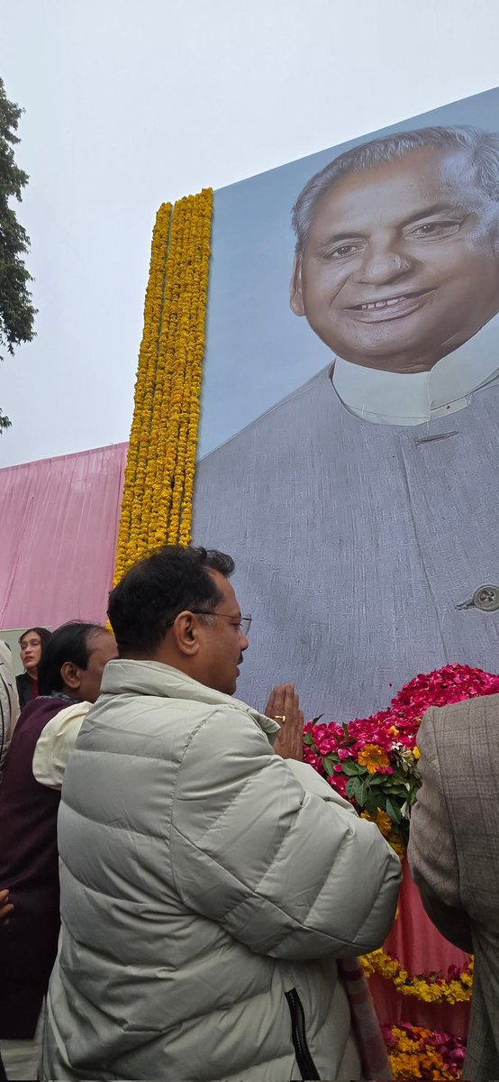 PNPathakBJP's tweet photo. लोकप्रिय राजनेता तथा पद्म विभूषण से सम्मानित, राजस्थान के पूर्व राज्यपाल एवं उत्तर प्रदेश के पूर्व मुख्यमंत्री श्रद्धेय कल्याण सिंह जी ‘बाबूजी’ की जयंती पर उन्हें शत-शत नमन!🙏

राष्ट्रहित के प्रति अडिग संकल्प और स्पष्ट निर्णयों के कारण उन्होंने भारतीय राजनीति में विशिष्ट स्थान बनाया। 

श्रीरामजन्मभूमि मंदिर आंदोलन के लिए उनका दृढ़ संकल्प, साहसिक निर्णय और उनका योगदान अतुलनीय रहा है।