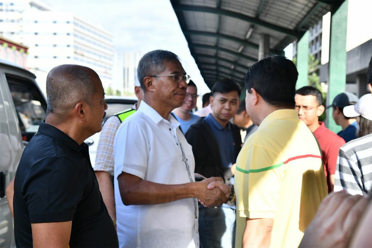 NET25TV's tweet image. TINGNAN: Pinangunahan ni MMDA General Manager Nicholas Torre III ang pag-inspeksyon sa kahabaan ng EDSA habang isinasagawa ang rehabilitation project nitong Linggo, Enero 4.

📷: MMDA

#NET25NewsandInformation #MMDA #EDSA #rehabilitationproject #roadworks