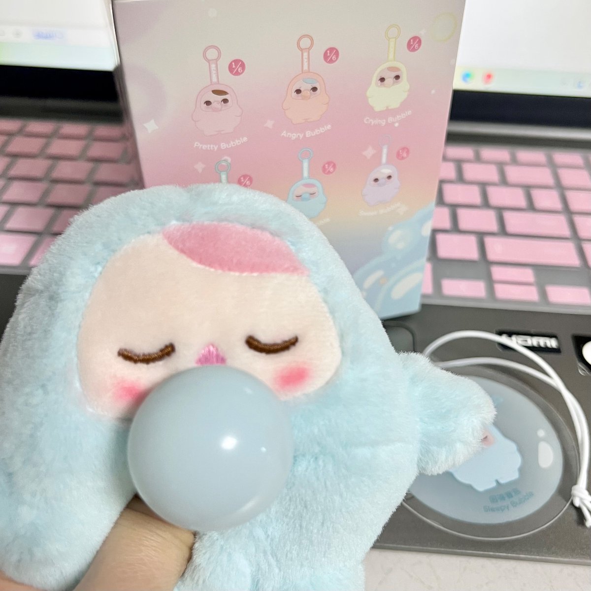 학기 내내 스트레스 푼다고 하나둘씩 시켜놨던 랜덤박스들을 방학에 집에 오자마자 거의 개봉하고.. 하나 남은 것 보낼까 소장할까 하다가 열었는데 봄날 짜만씨 닮은 넘나 사랑스러운 푸키가🩵🩷!

그나저나 또 곧 돌아가야해서 너무 아쉬워요.. 얼른 다 마치고 하루빨리 아예 돌아오고 싶습니다🥲