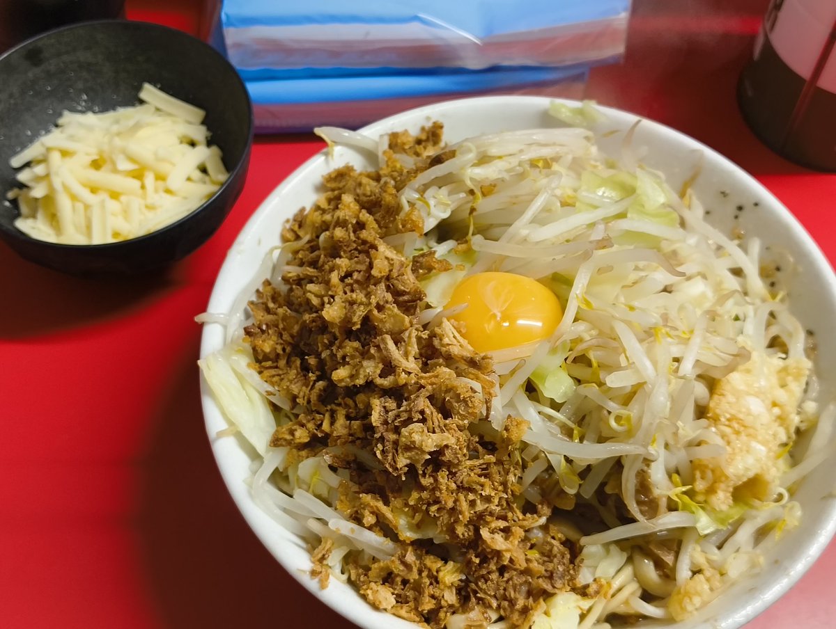 kg_utro's tweet photo. ラーメン二郎仙台店2
小汁なしチーズ　ニンニク https://t.co/gh3QFwSb0i