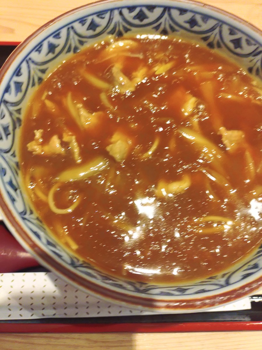 今日は仕事始め・・・お昼はアークヒルズの蕎麦屋でカレー南蛮！

蕎麦屋のカレー系メニューには七味をかける派(笑)

朝は道も空いてたけど六本木の昼休みは人多いなぁ