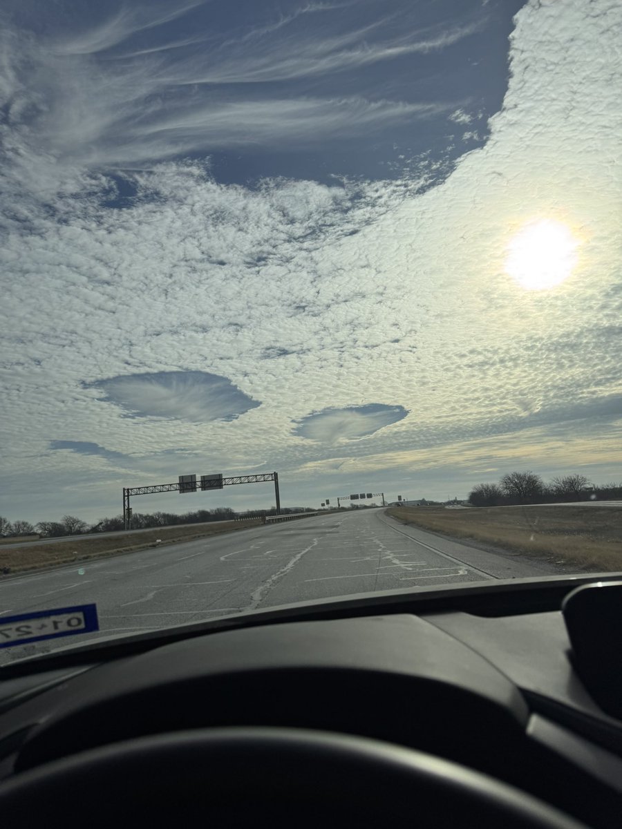 abluntortwo's tweet photo. @wfaa can someone explain these clouds from this morning??? 📍Rhome, TX https://t.co/ZztnfZDZg9