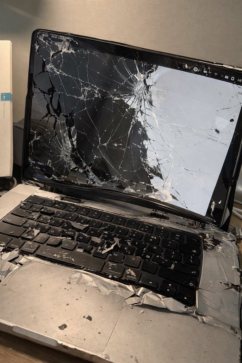 RandomFST's tweet image. what the hell