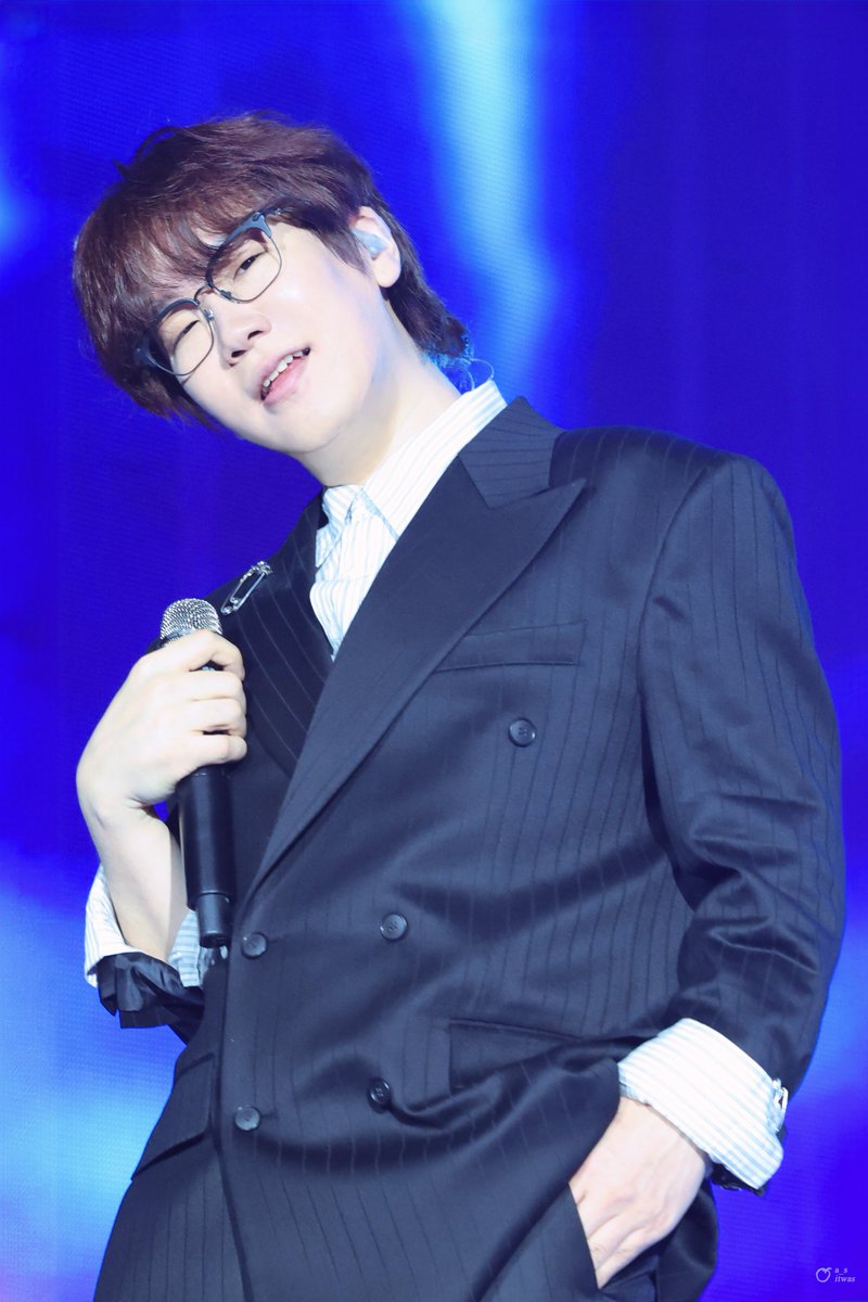 251225 CHRISTMAS IN NELL’S ROOM

:¨·.·¨::¨·.·¨::¨·.·¨:
`·..사`·..랑`·...해

#넬 #NELL #김종완