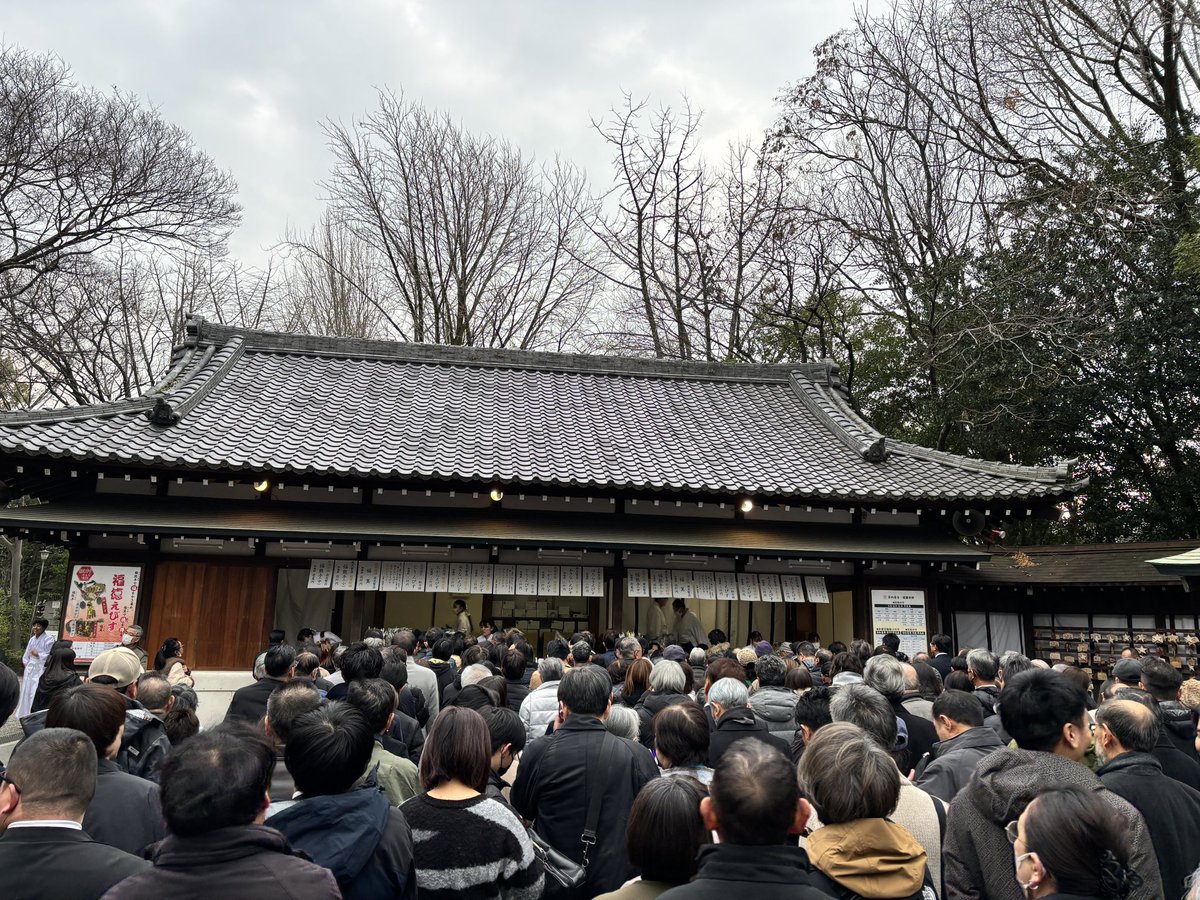 熱田神宮初えびす 1月5日午前0時に大国主社事代主社祭を執り行い、福