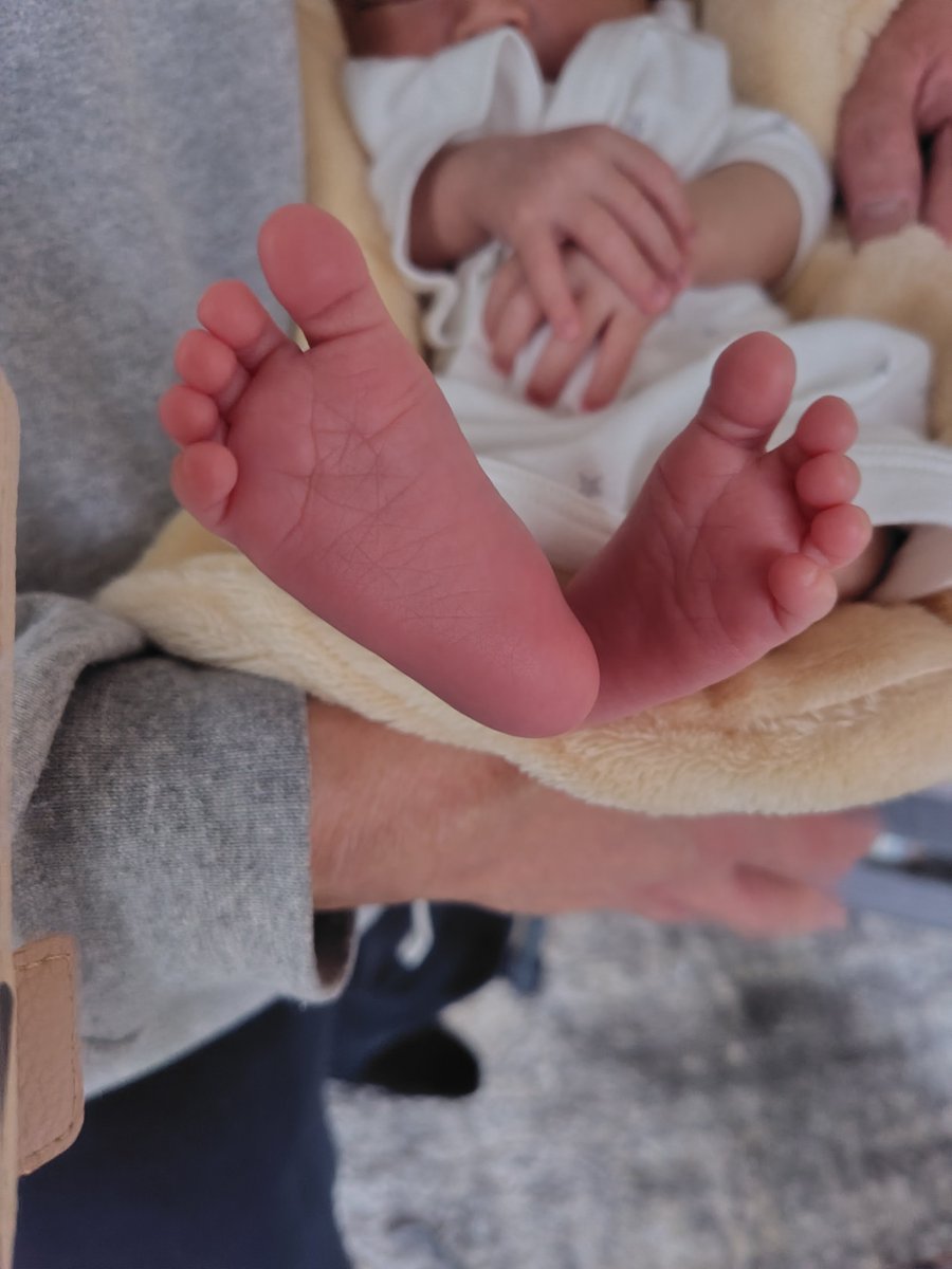 ご報告遅れましたが！
12月3日、息子爆誕しました👶🍼
今は慣れない育児で寝不足すぎて滅です。（滅の使い方わからない）
とにかく息子がきゃわいいです。
これからもゆるく育児がんばります👶