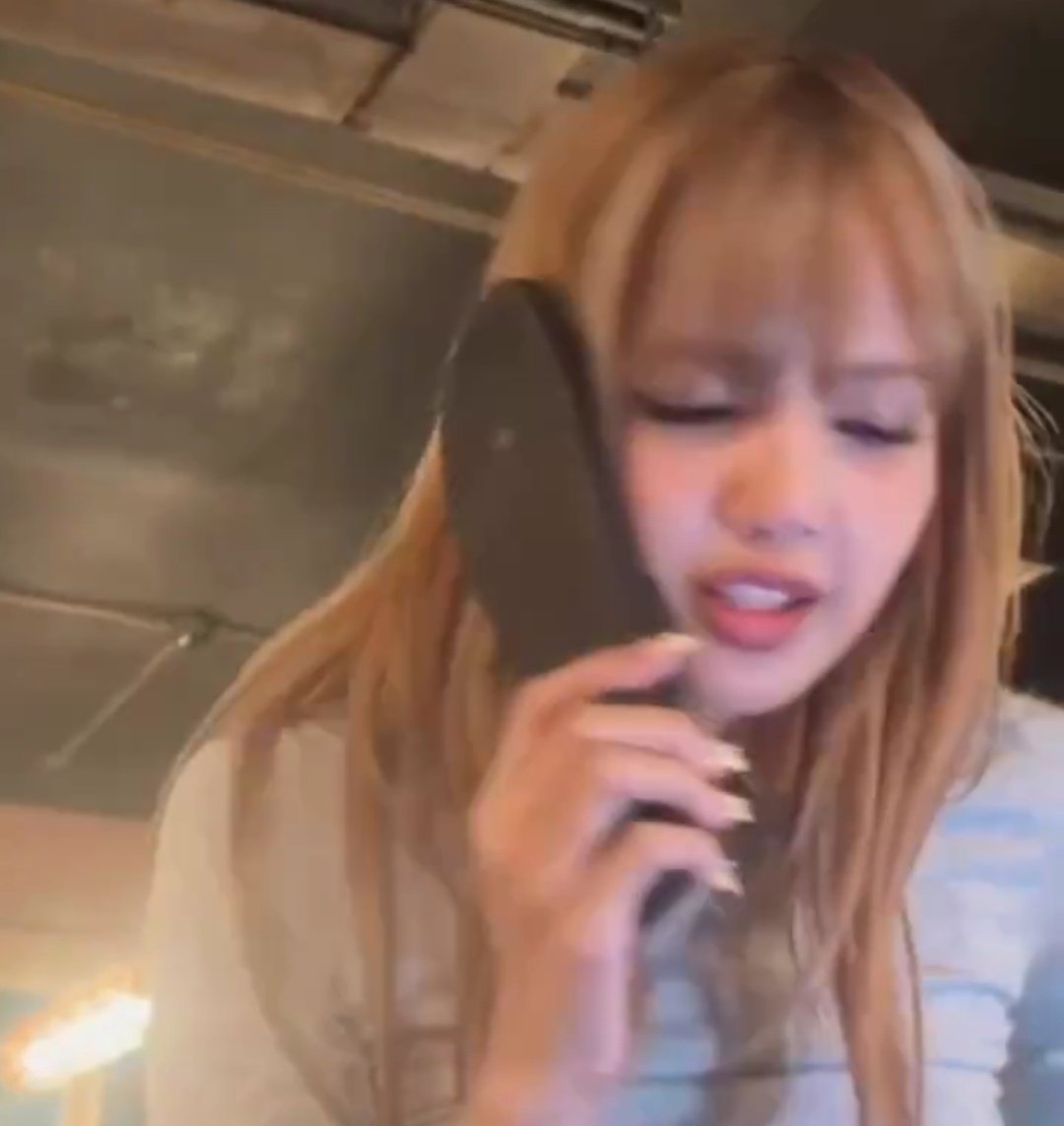 แล้วบนพื้นนั่นคือข้างเดียวกันป่ะ 55555555545555