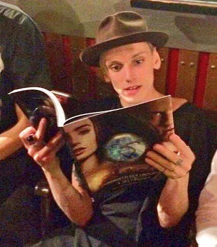swhintheshadows's tweet photo. how I feel going through my tl full of jamie every day https://t.co/xGCBlEY4Gk