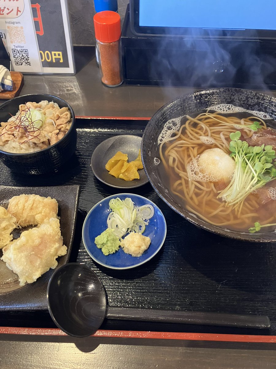 明けましておめでとうございます😊！
本日5日(月)~2026年の営業を再開致します！
本年も皆様にご満足頂けるよう頑張ってまいりますのでよろしくお願いします✨️
#類家のBセット