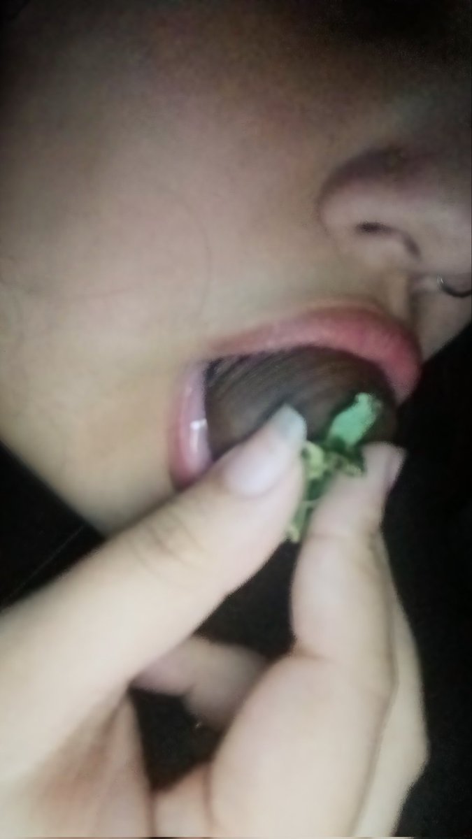 AmberVal2246's tweet photo. Imagine my lips wrapped around something else https://t.co/Mm94UnUnq3