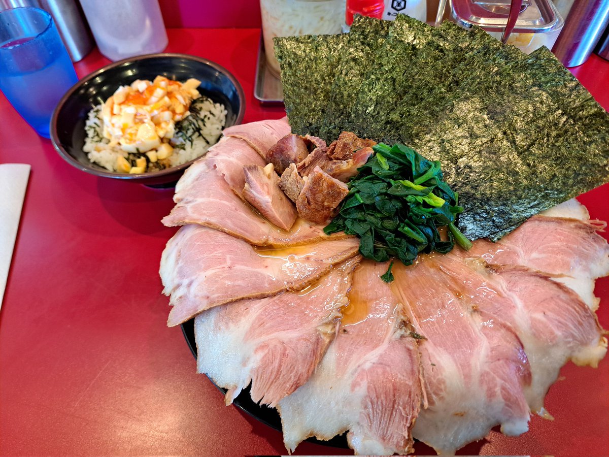 UZYRB7fUctJr1da's tweet photo. 🍜家系ラーメンたつ家🍜

チャーシューメン
肩ロースチャーシュー×3
玉子丼
今年初のたつ家はやっぱりチャーシューメン💪
今日のチャーシューは大判でありながらいいサシ入ってますね😍
朝からラーメン食べられて幸せです😆💕
色々ありがとうございます🙏
最高の一杯でウマウマ🐴でした😋 https://t.co/HTHyKg37b6