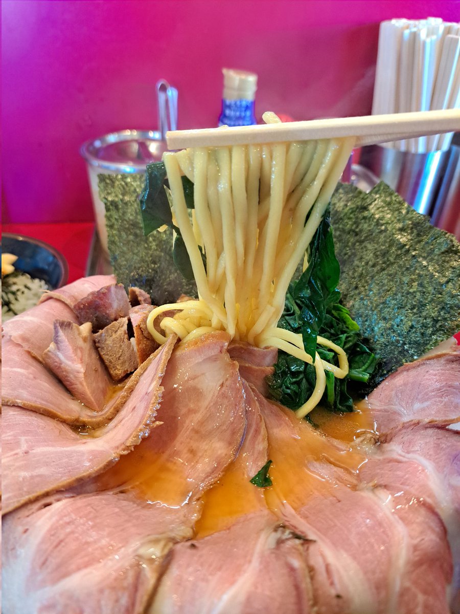 UZYRB7fUctJr1da's tweet photo. 🍜家系ラーメンたつ家🍜

チャーシューメン
肩ロースチャーシュー×3
玉子丼
今年初のたつ家はやっぱりチャーシューメン💪
今日のチャーシューは大判でありながらいいサシ入ってますね😍
朝からラーメン食べられて幸せです😆💕
色々ありがとうございます🙏
最高の一杯でウマウマ🐴でした😋 https://t.co/HTHyKg37b6