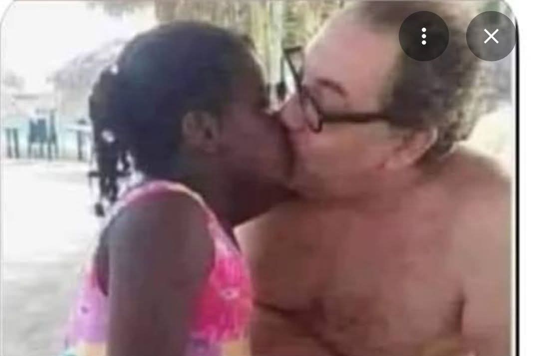 steven_johnsom's tweet photo. @SenSchumer tell us about this Chuck. I found this in the Epstein files. You nasty fucker https://t.co/lbIWLXtYlA