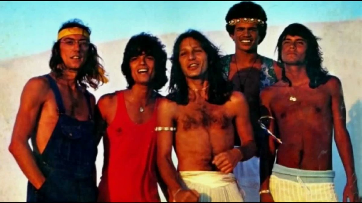 raqueI_b's tweet photo. é início da década de 80. você entra numa loja de discos e encontra esses quatro álbuns na prateleira. sem saber quem são, sem contexto, sem julgamento. qual deles você levaria? https://t.co/KlCZjIIiCM