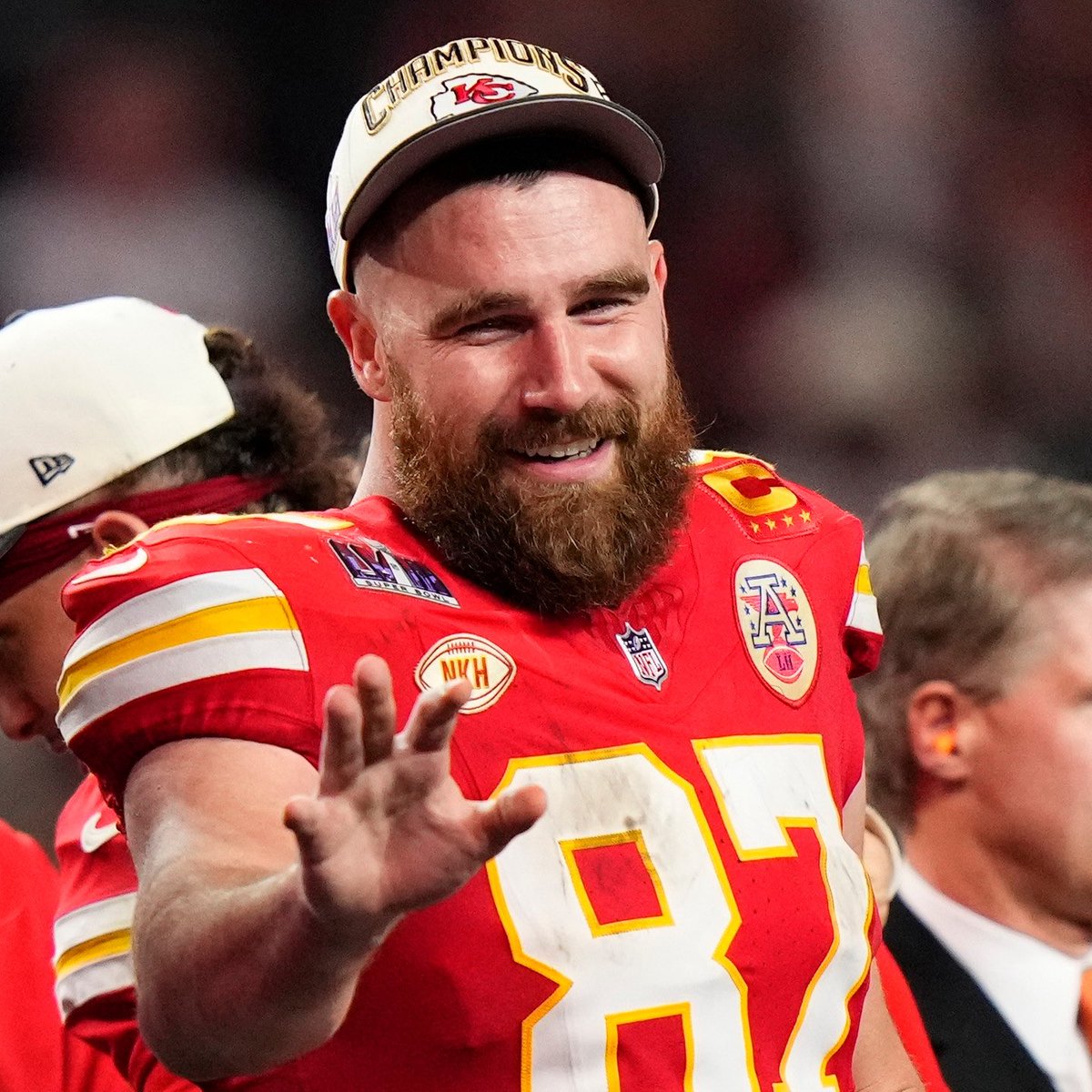 KCSportsNetwork's tweet image. If this is it for Travis Kelce…

🔴 1,080 receptions
🟡 13,002 yards
🔴 82 TDs
🟡 11x Pro Bowler
🔴 4x 1st team All-Pro
🟡 178 playoff receptions
🔴 2,078 playoff yards
🟡 20 playoff TDs
🔴 3x Super Bowl Champion

Not just a tight end.
Not just a legend.
The GOAT 🐐