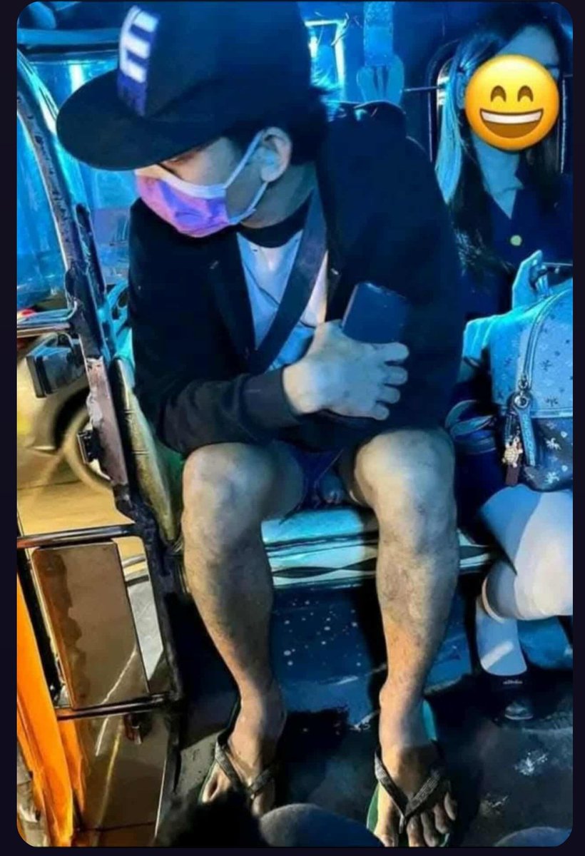 JoshVolcano's tweet image. Aga aga eto makakasabay mo at  makikita mo sa loob Ng jeep! 😂😂😂
Bawal i-zoooom ha! 😂