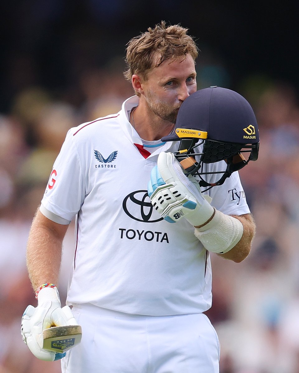 ESPNcricinfo's tweet image. Most Test centuries for England:

41 - Joe Root 
33 - Alastair Cook
𝟮𝟰 - 𝗝𝗼𝗲 𝗥𝗼𝗼𝘁 𝘀𝗶𝗻𝗰𝗲 𝟮𝟬𝟮𝟭 🤯
23 - Kevin Pietersen