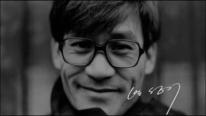 근조 안성기 선생님. 영화가 유독/아직 대중의 꿈이었던 시대, 이곳의 사람들과 이토록 오래 동행하며 이렇듯 꾸준히 사랑받은 배우는 다시 없을 거예요.