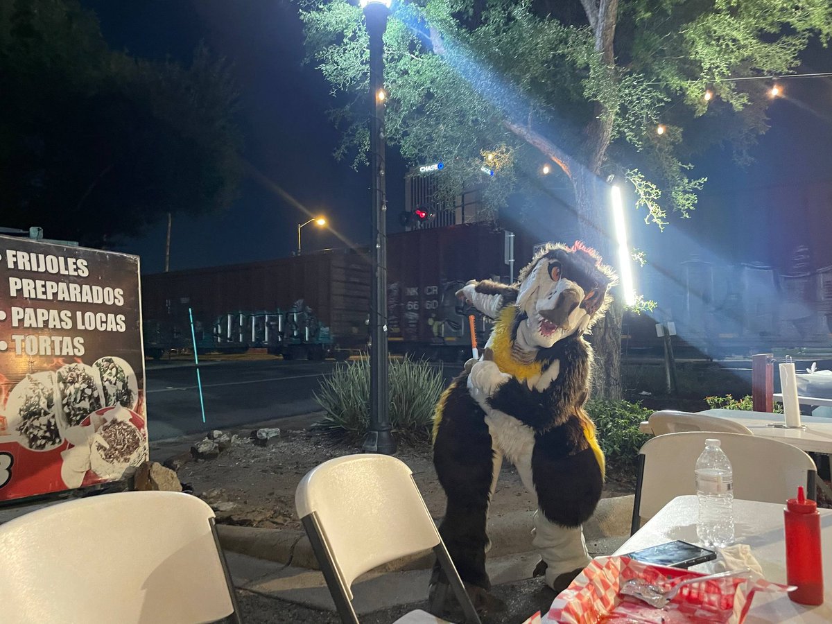 TRAIN AT THE FOOD PARK!!!! I love me some traaaaains!