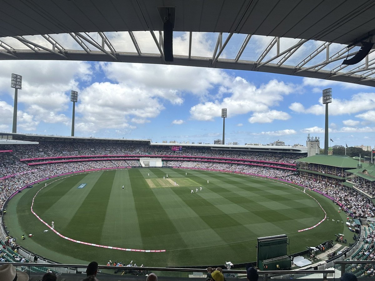 Marvellous Root. Eng: 5-294.

Not a single over of spin in 67 overs, and two all-rounders who bowl seam up. 

Australia’s attack with a 36-year-old and a 35-yr-old despite the series already wrapped up. 

Where’s the planning for the future? 

Crazy.
