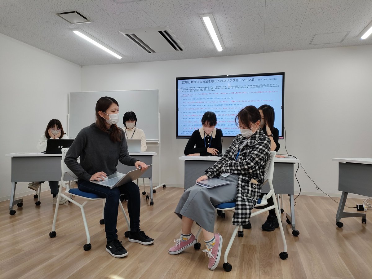 【認知症看護分野】
非薬物療法のロールプレイを行いました。いろんな意見をもらいながらブラッシュアップさせて実習先でよりよい非薬物療法ができるよう頑張っていきます！
#昭和医科大学 #認定看護師 #認知症看護