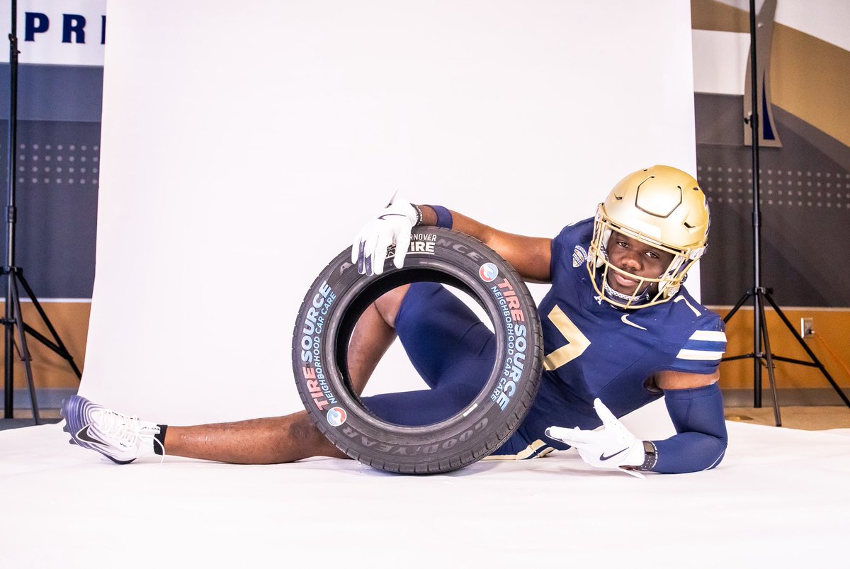 Great visit <a href="/ZipsFB/">Akron Football</a>
<a href="/SWCJaguarFB/">Southwestern College Football</a> <a href="/SWCHBC/">Oscar Rodriguez Jr</a> <a href="/jakeconst08/">Jake Constantine</a> <a href="/CoachAvila50/">Charlie Avila</a> @SWCfbSecondary