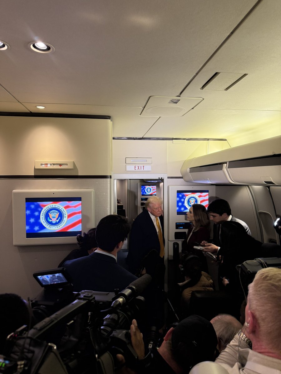 MargoMartin47's tweet image. President @realDonaldTrump takes questions from the press on Air Force One while en route to Washington, DC 🇺🇸