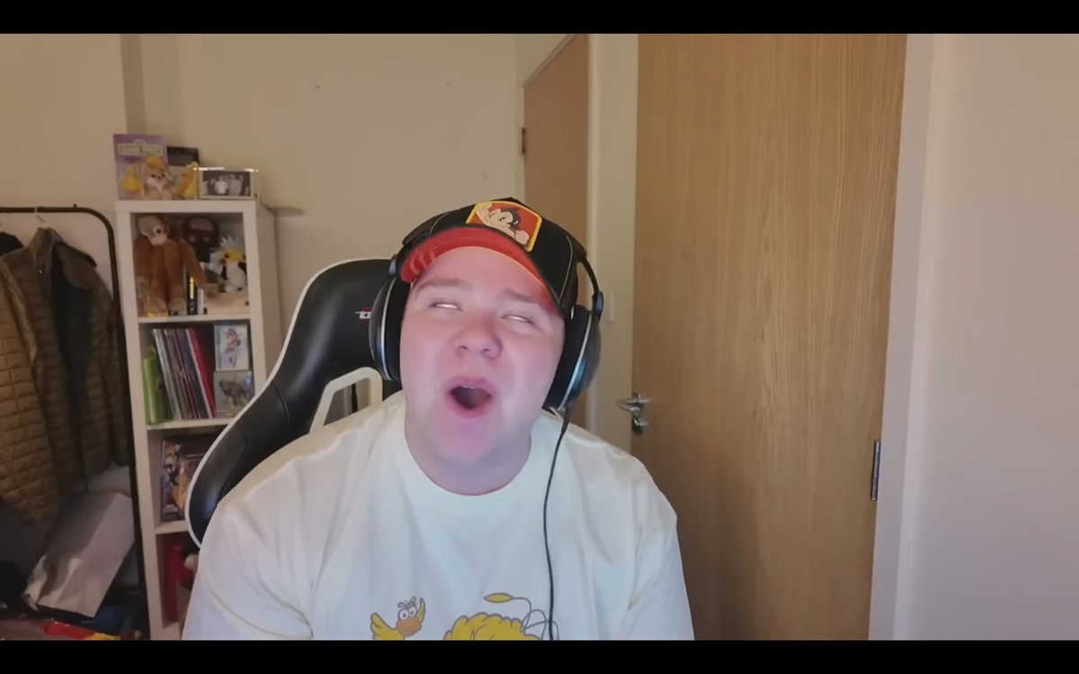 EasyToKate's tweet image. Triple T giving me teethy head