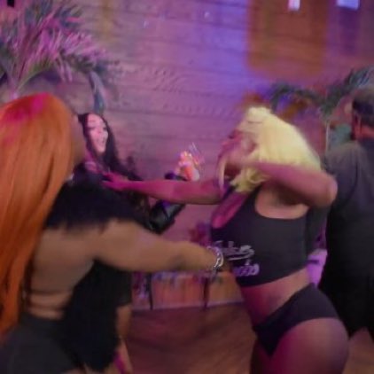 RihannaRelease's tweet photo. Everybody was weird as shit for just letting Gretchen slide I’m Glad Suki CHECKED HER ASS #BaddiesUSA https://t.co/9lbvzzD8ZG