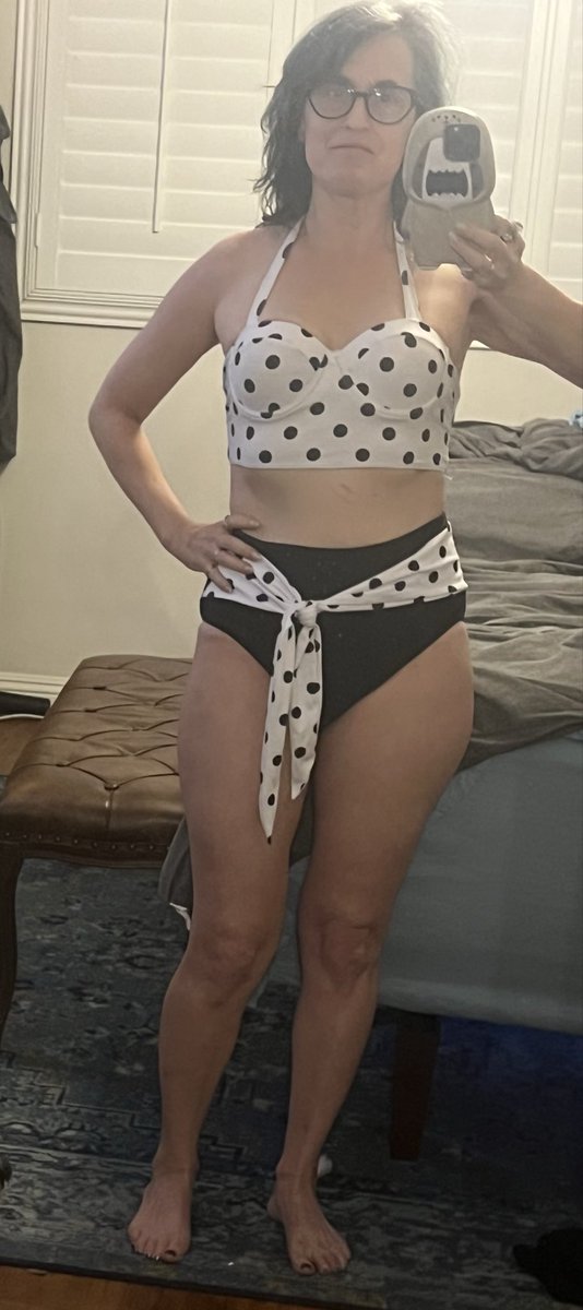 amandawinnlee's tweet photo. To the gooner who asked grok to put me in a bikini- I got way better curves than that AI shit #thisis53 https://t.co/4RrsxbRWke