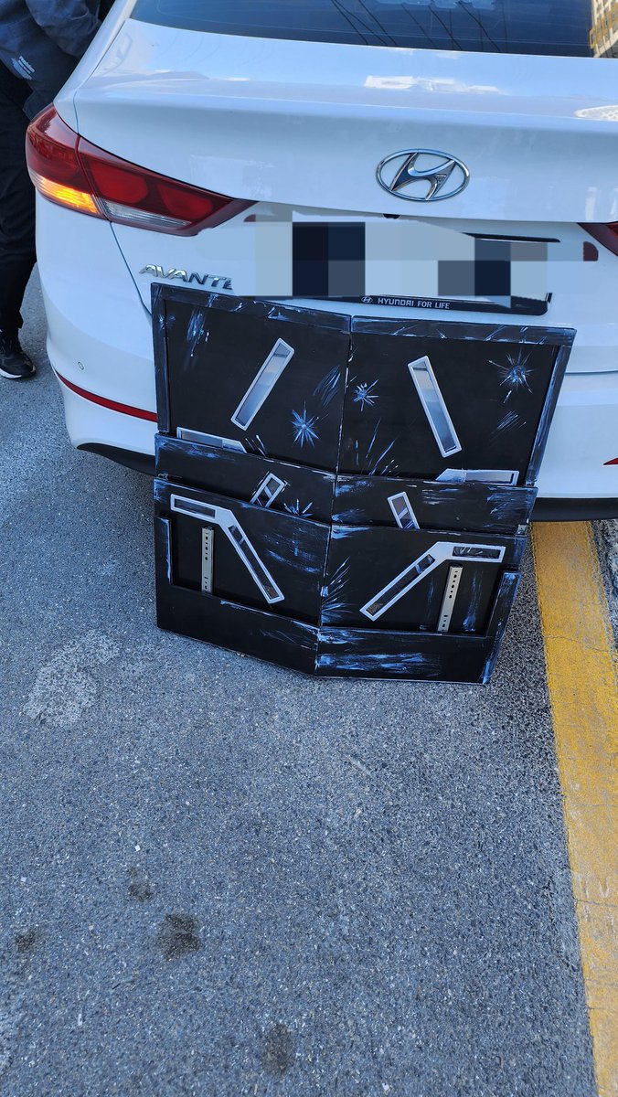 안녕하세요 게로로입니다.
다름이 아닌 요번에 돈을 벌어야 할상황이 생겨
수주를 받으려고 합니다.
첫 게시글을 올려 받는 수주이니
조금 더 저렴한 금액대로 모시겠습니다.
퀄리티는 중상 정도 이며 전신갑주 부터 소품, 무기까지 다 가능합니다. 
open.kakao.com/o/sBVvKQ9h
많은 연락바랍니다