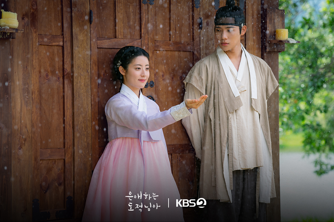 [#은애하는도적님아] [📸]

혼돈과 설렘이 가득했던 첫 만남🫨🩷
서로에게 제대로 엮여버린 두 사람의 운명은?

KBS 2TV 토일 미니시리즈 [은애하는 도적님아]
매주 토 · 일 밤 9시 20분 방송

#KBS #KBS2 #KBSDRAMA #KDRAMA #은애하는도적님아 #ToMyBelovedThief #남지현 #문상민 #이승우 #문태유