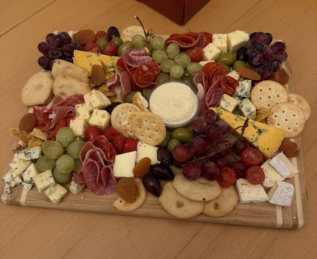 _POETARTIST's tweet image. reflecting on my charcuterie board i made for christmas day