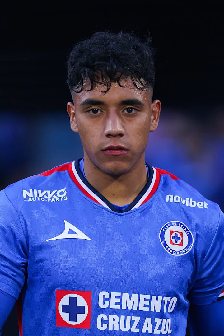 El efecto Amaury Morales. 

Acaba de entrar y ya lo vamos ganando. 

No tuvo nada qué ver en el gol pero ya está en cancha. 

#SomosCruzAzul