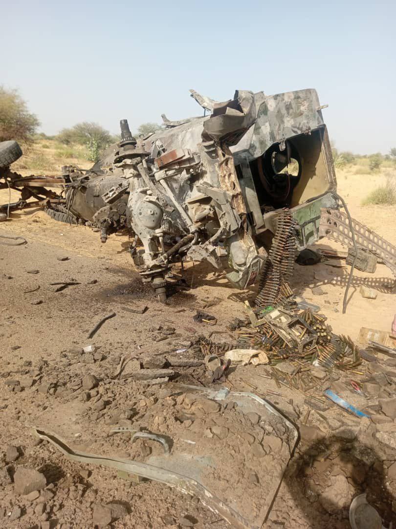 SahelAlerte's tweet image. 🇳🇬 #Nigéria | #Borno

La branche de l’État islamique en Afrique de l’Ouest (ISWAP) revendique l’explosion d’un engin explosif improvisé contre une patrouille de l’armée nigériane entre les localités de Gubio et Damasak, dans l’État de Borno, ce dimanche 4 janvier 2026.

L’attaque