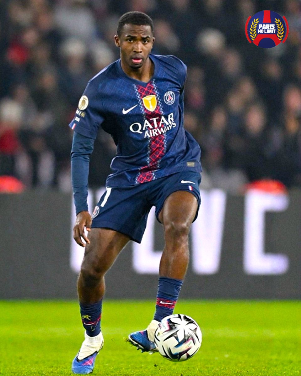 ❤️💙🥷🇪🇨 Pacho a été fidèle à lui-même : dominant et puissant. Le gaucher s'est régalé face aux attaquants du PFC qu'il a muselés grâce à son physique. Sa récupération de balle dans sa propre surface débouche sur le but de Dembélé. Trop fort, simplement, pour le PFC. Noté 7 dans